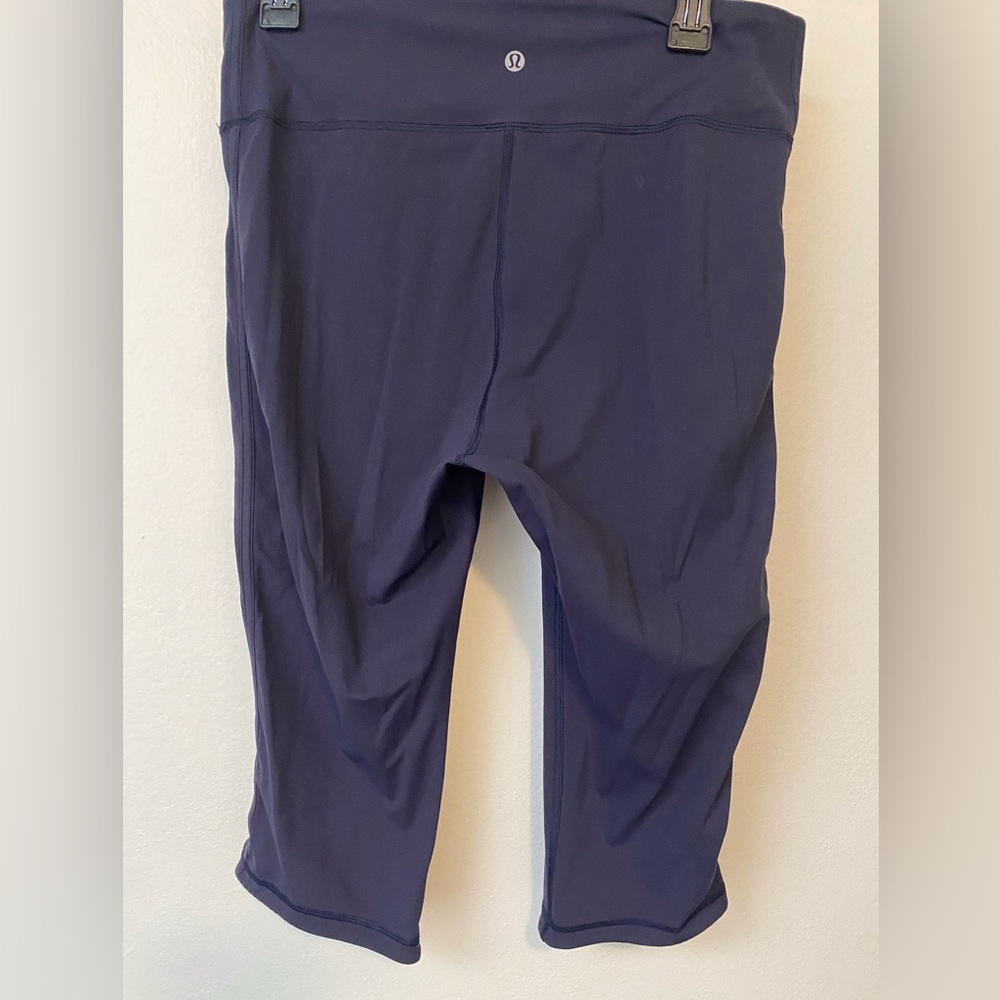 Lululemon navy Capri leggings sz 12